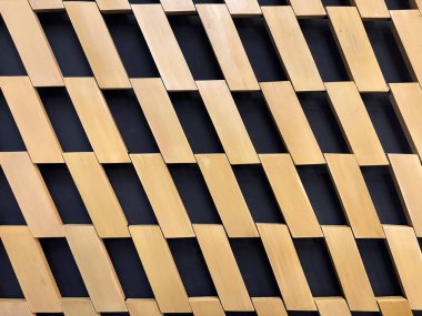 Siyah arka planlı paralel kenar şeklinde ahşap duvar panelini kapat. Duvar paneli dekorasyonu için uygun. Kusursuz arkaplan dokusu.