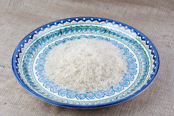 Büyük bir tabak bir slayt ile beyaz pirinç