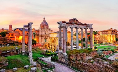 Roma Forumu, gün batımında. Roma Forumu harabeleri, İtalya. Seyahat konsepti. Fotoğraf deposu
