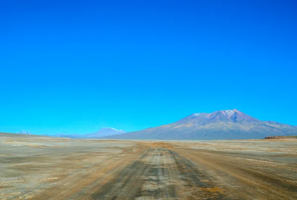 Opustoszałej drodze, Uyuni w Boliwii — Zdjęcie stockowe
