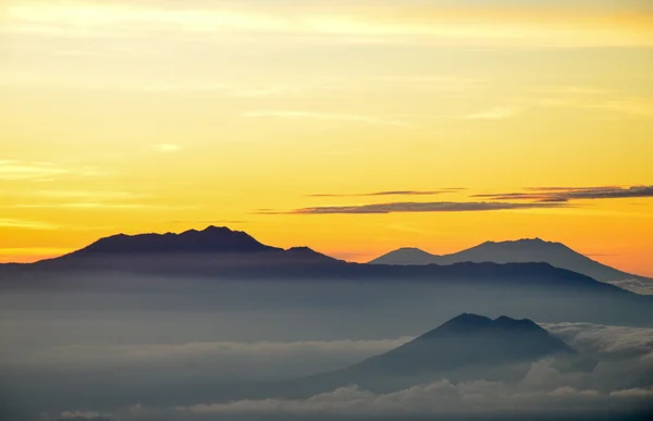 Mount Bromo güneş doğarken