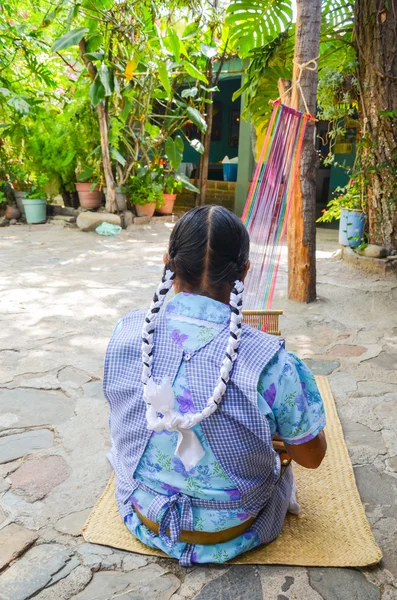 Técnica de tejido, Jalietza, Oaxaca, México. 18 de mayo — Foto de Stock