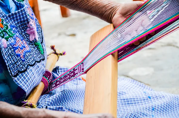 Dokuma tekniği, Jalietza, Oaxaca, Meksika. 18 Mayıs