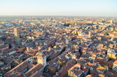Gün batımında, Emilia Romagna bölgesinin İtalya Bologna yukarıdan. 26 Şubat 2016