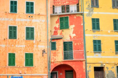 Renkli eski evler Riomaggiore balıkçı köyü, Cinque Terre, La Spezia, İtalya