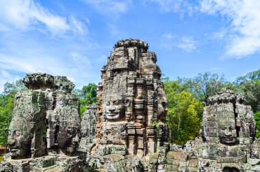 Buda yüzleri Angkor Wat karmaşık tapınakta Bayon, Siem Reap, Kamboçya. 1 Eylül 2015