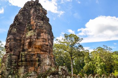 Buda yüzleri Angkor Wat karmaşık tapınakta Bayon, Siem Reap, Kamboçya. 1 Eylül 2015
