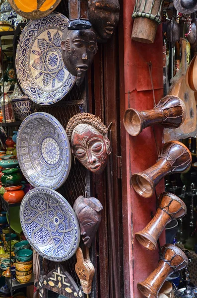 Keramik zum Verkauf in der Medina von Fez, Marokko — Stockfoto