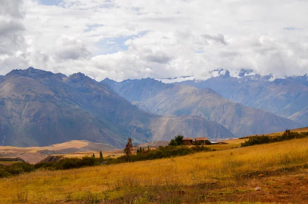 Vista panorámica del paisaje montañoso y del campo de Perú —  Fotos de Stock