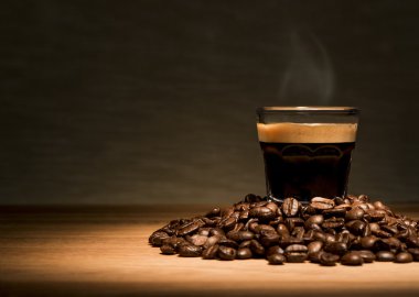 Espresso kahve çekirdekleri ile