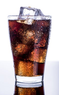 Soğuk meşrubat buz ile yenileme