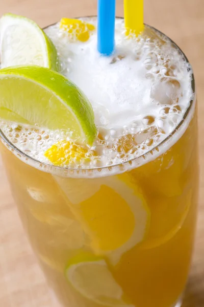 tatlı buzlu çay kremi, buz, sarı ve yeşil limon