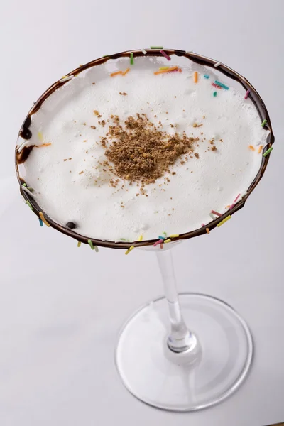 g tatlı kahve latte içecek krema ile servis