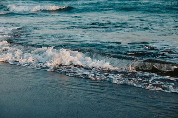 Sunset beach view with waves — Stock Photo, Image