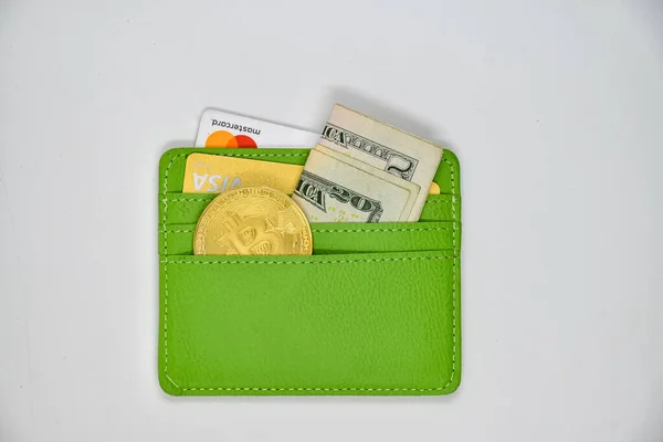 새로운 비트코인 P2P 시스템 신용카드 시민의 지갑에 — 스톡 사진
