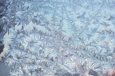 Camdaki buz kalıpları.