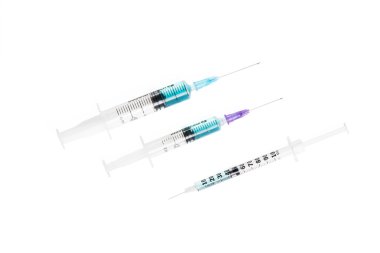 Şırınga beyaz arka planda (dahil kırpma yolu)