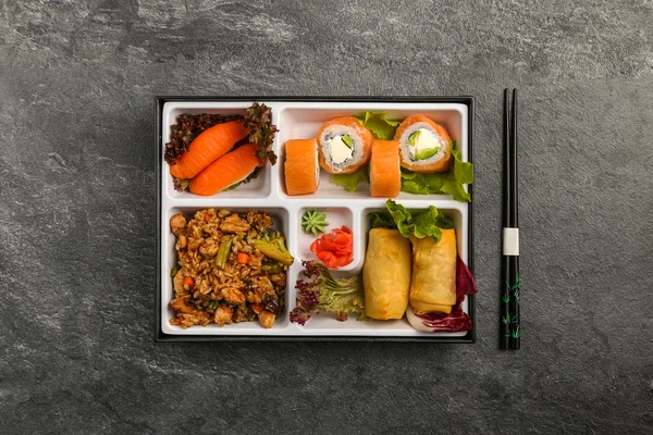 Bento tek porsiyon yemek veya ev dolu yemek Japon cuision