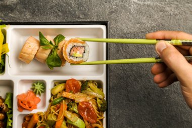 Bento tek porsiyon yemek veya ev dolu yemek Japon cuision