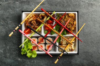 Bento tek porsiyon yemek veya ev dolu yemek Japon cuision