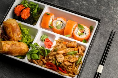 Bento tek porsiyon yemek veya ev dolu yemek Japon cuision
