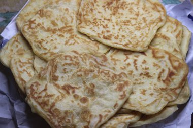 Milletvekili ya da msemen olarak bilinen geleneksel Fas ekmeğinin yakın çekimi.