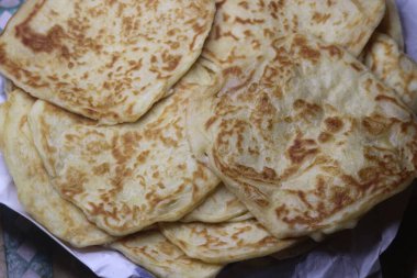 Milletvekili ya da msemen olarak bilinen geleneksel Fas ekmeğinin yakın çekimi.