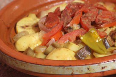 Taze taverna ya da sebzeli tagine yakın çekim.