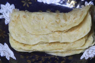 Milletvekili ya da msemen olarak bilinen geleneksel Fas ekmeğinin yakın çekimi.