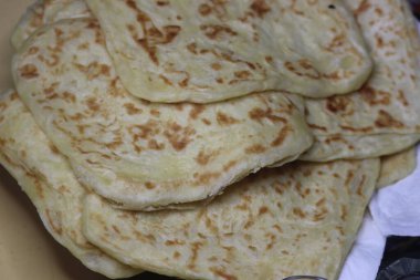 Milletvekili ya da msemen olarak bilinen geleneksel Fas ekmeğinin yakın çekimi.