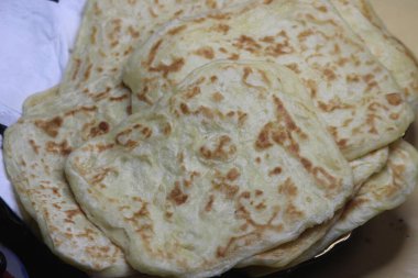 Milletvekili ya da msemen olarak bilinen geleneksel Fas ekmeğinin yakın çekimi.