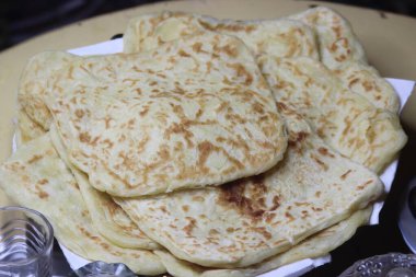 Milletvekili ya da msemen olarak bilinen geleneksel Fas ekmeğinin yakın çekimi.