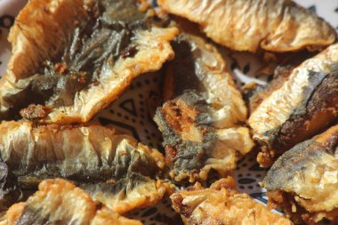 Fas usulü doldurulmuş sardalya.