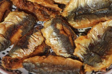 Fas usulü doldurulmuş sardalya.