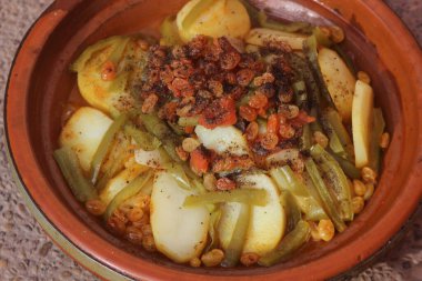 Taze Fas tagini ya da taverna, geleneksel Fas yemeği.