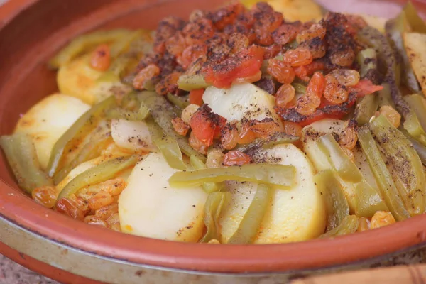 Taze Fas tagini ya da taverna, geleneksel Fas yemeği.