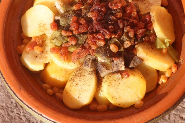 Taze Fas tagini ya da taverna, geleneksel Fas yemeği.