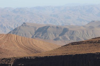 Fas 'ta Agdz ve Ait Saoune arasındaki dağlar