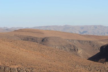 Fas 'ta Agdz ve Ait Saoune arasındaki dağlar