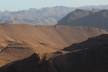 Fas 'ta Agdz ve Ait Saoune arasındaki dağlar