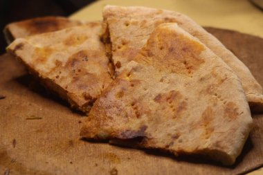 Aghroum Ntdount olarak bilinen Fas 'tan geleneksel Berber Doldurulmuş Ekmek