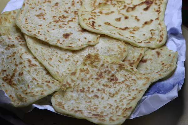 Milletvekili ya da msemen olarak bilinen geleneksel Fas ekmeğinin yakın çekimi.