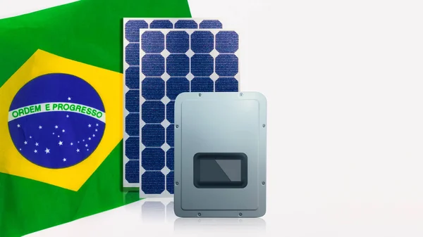 Солнечные Фотоэлектрические Панели Инверсоры Флаг Бразилии Изолированы Белом Фоне Пространство — стоковое фото