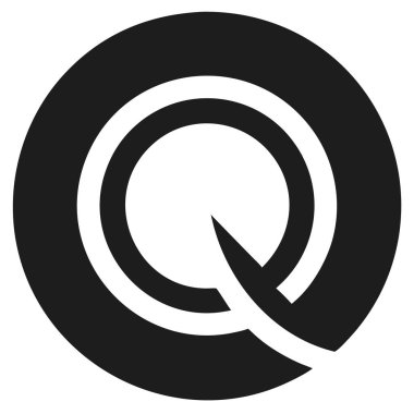 Beyaz dolgulu, siyah dairesel Q harfi grafiği ve harfin ortasından kesik. Tasarım basit, minimalist ve beyaz bir arka planda izole edilmiş..