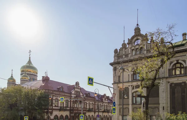 Güneşli bir günde Vladivostok Sanat Mimarisi