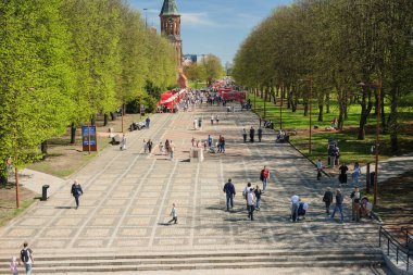 Kaliningrad, Rusya - 10 Mayıs 2021: Kants Adası 'ndaki gıda fuarına yukarıdan bakın.