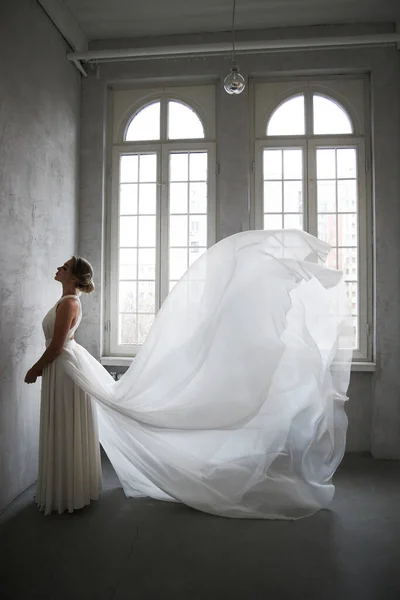 Bela Mulher Esbelta Vestido Noiva Branco Nova Coleção Vestidos Para — Fotografia de Stock