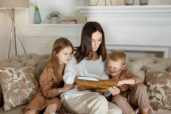 Mom Reads Book Children Woman Tells Story Boy Girl Going — Stock Photo, Image