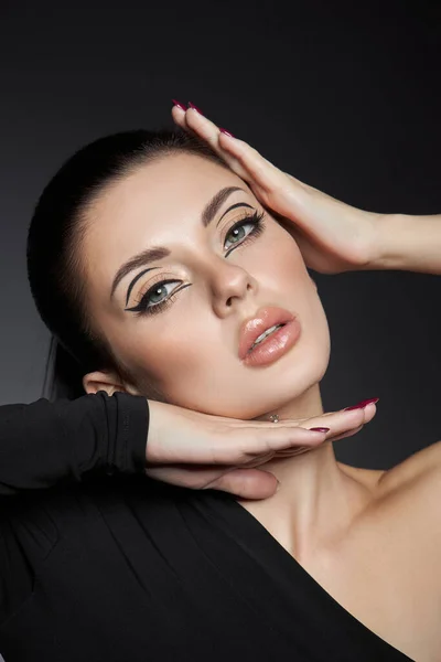 Trucco Classico Sul Viso Della Donna Begli Occhi Grandi Fashion — Foto Stock