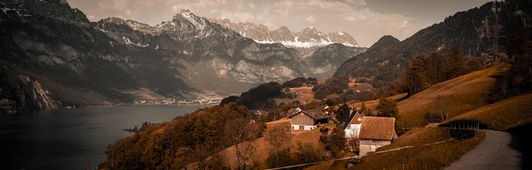 Jahrgangspanorama in den Schweizer Alpen — Stockfoto